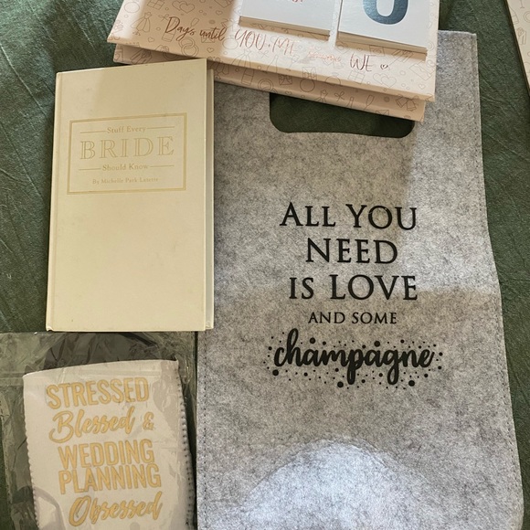 Miss to Mrs box items random - Picture 4 of 4